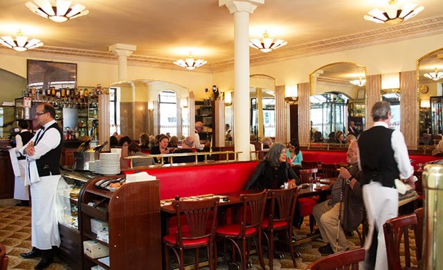 巴黎最有名的咖啡館，傳承下來的只有特色菜