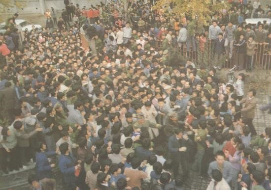 1980-90年代，围棋热最疯狂的时候，聂卫平出门是这样的
