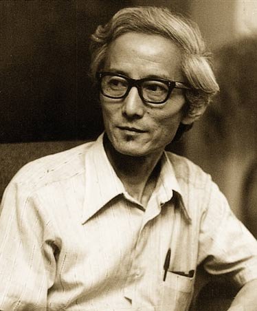 朱西甯(1926-1998),台湾小说家,本文作者的父亲。作品有《铁浆》《旱魃》《华太平家传》等。 朱西甯(1926-1998),台湾小说家,本文作者的父亲。作品有《铁浆》《旱魃》《华太平家传》等。
