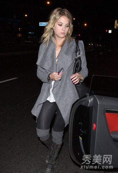 1月<em>欧美明星街拍</em> 大衣<em>开衫</em>气场搭配 - 女性资讯