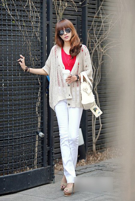 亮色T+连身裤+帆布鞋 搭出高瘦身材