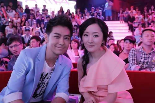 杨钰莹与林志颖合影逆生长典范 童颜明星盘点