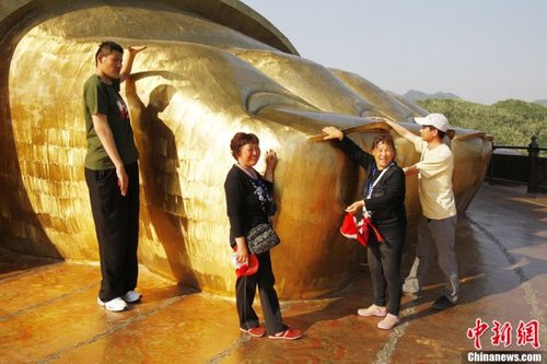 世界上最高的巨人是哪个巨人呢 86188246.jpg
