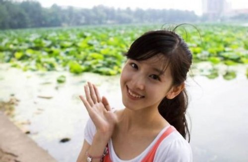 北大校花加冕选美皇后 与清华校花对比照引热议