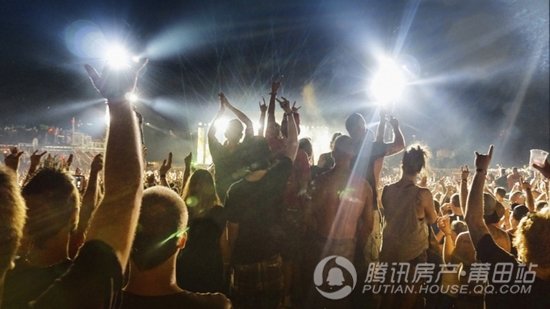 恒大御景半岛:湖畔音乐会 奏响圣诞最强音_房