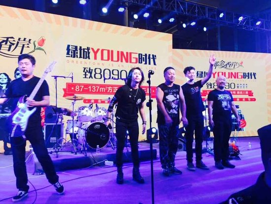 绿城首届郁金香音乐节激情上演 与黑豹乐队激