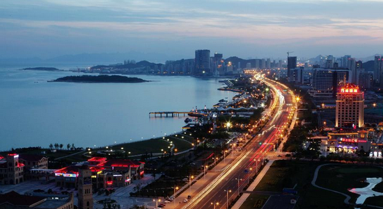 强化青岛龙头城市地位 西海岸多元化发展_频道