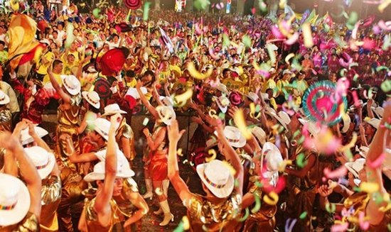 大学生交换女友之别墅狂欢- _感人网