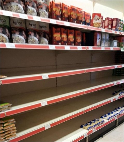 希腊民众担心经济崩盘 超市货架被抢空_频道-