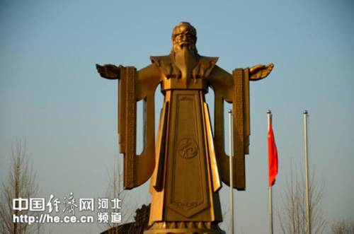 中国梦第一碑亮相北戴河 高21米400万纯铜铸