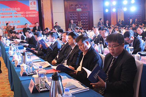 2019泉州经济年会_第七届泉州经济年会暨全球化中民营企业的现状与未来高峰论坛昨日...(2)