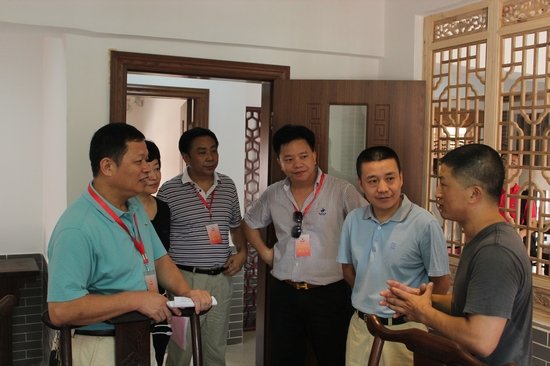 鲤城区政协主席吴金球、经贸局局长刘勇等领导