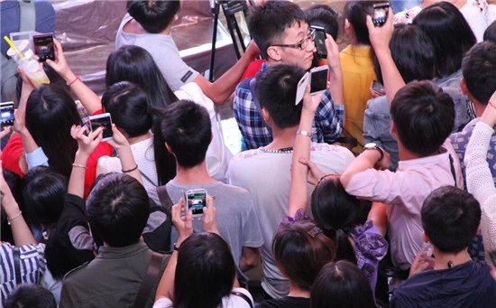 微信大屏疯狂摇一摇 嗨翻万圣狂欢夜_频道-泉