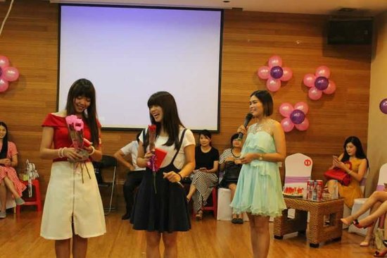 关于英语协会与青年志愿者协会联谊教小朋友学