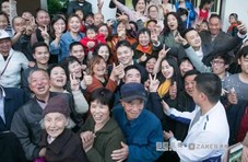刘强东湖南祭祖 霸气投资100亿!