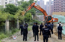 非法占地，碧桂园围墙昨天被依法撤除
