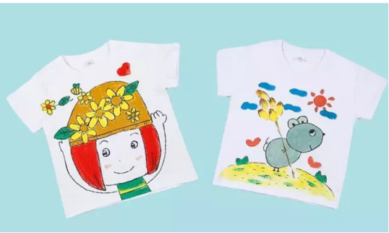 2件t恤(1大1小), 2支画笔,一截颜料 只需在t恤上面描绘个人喜欢的图案