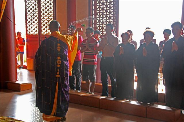 深圳弘法寺隆重举行水陆大法会熏坛洒净仪式
