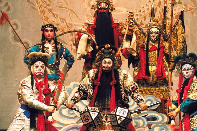 京剧有多少年的历史