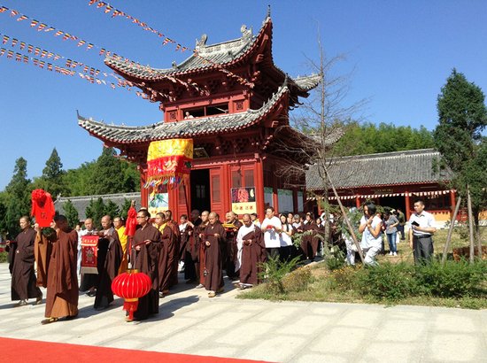 河南黄柏山法眼寺举行明一法师升座庆典仪式