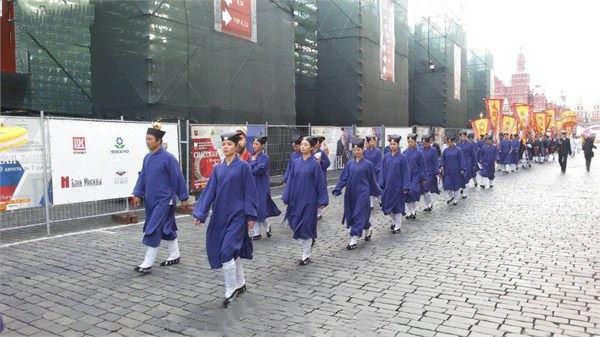 中国道士惊艳亮相莫斯科 红场表演武当太极_儒佛道频道_腾讯网