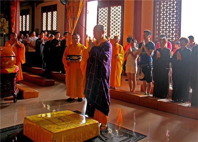 深圳弘法寺隆重举行水陆大法会熏坛洒净仪式