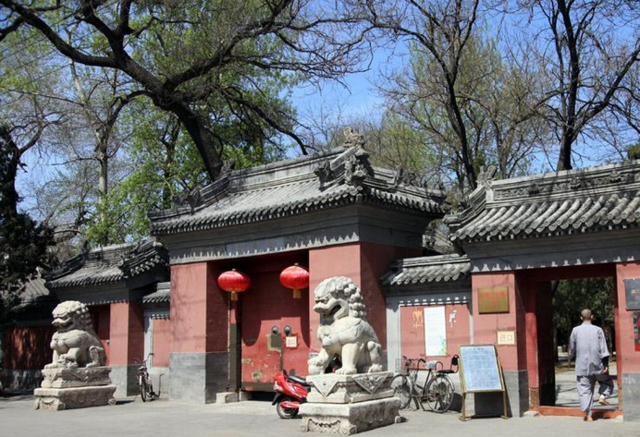 毛泽东一生参拜过的寺院