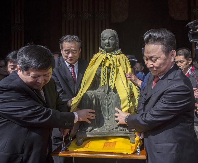 武当600年神尊来厦 两岸上千名信众恭迎