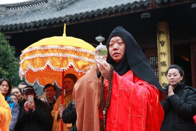 "佛缘之路朝圣行"走进上海龙华寺