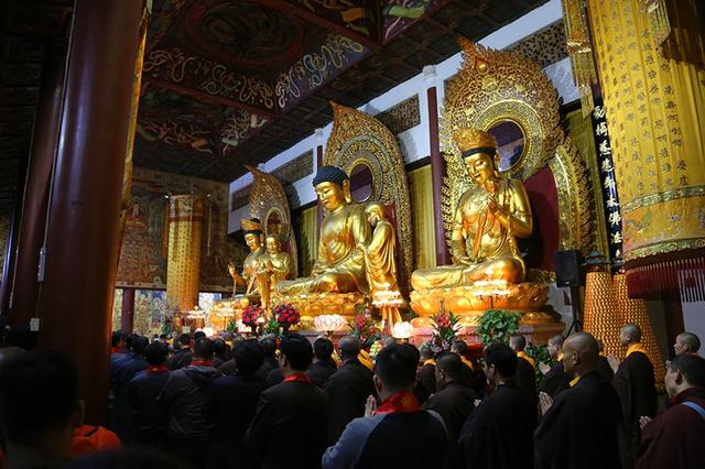 深圳弘法寺喜迎新年:撞钟祈福 传递希望