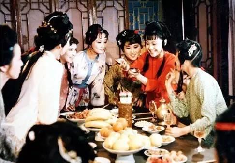 《红楼梦》中的行酒令 秒杀现代取乐的游戏