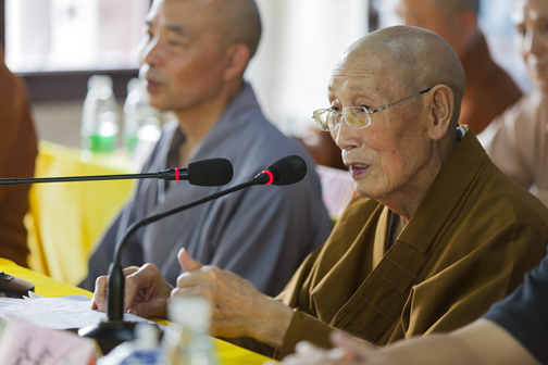 会议由灵岩山寺监院,中国佛学院灵岩山分院常务副院长弘法法师主持