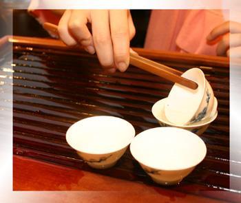 茶艺礼仪:茶艺师教你倒茶的技巧
