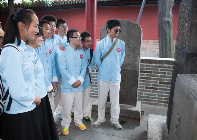 北京人文大学国学院师生千里拜师 朝拜圣贤