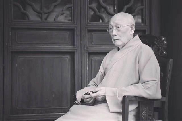 中国佛教协会咨议委员会主席,苏州灵岩山寺方丈明学长老示寂
