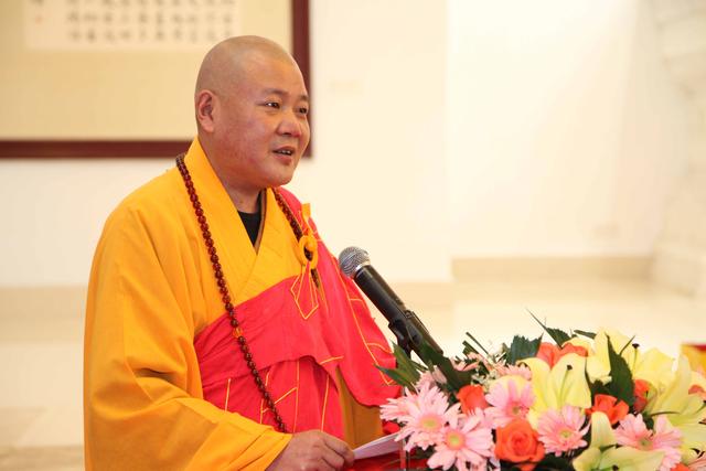 他说镇江金山寺,苏州寒山寺与加拿大湛山精舍缔结友好寺院是我省佛教