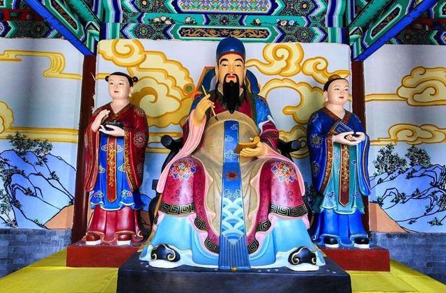 大将军,建威武;二曰次将,尚书,正左右;三曰贵相,大常,理文绪;四曰司禄