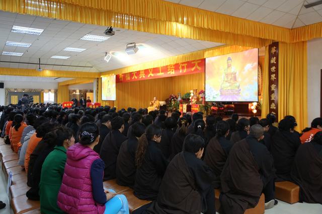 弘法寺2013年祈福大典义工结行暨演出隆重举