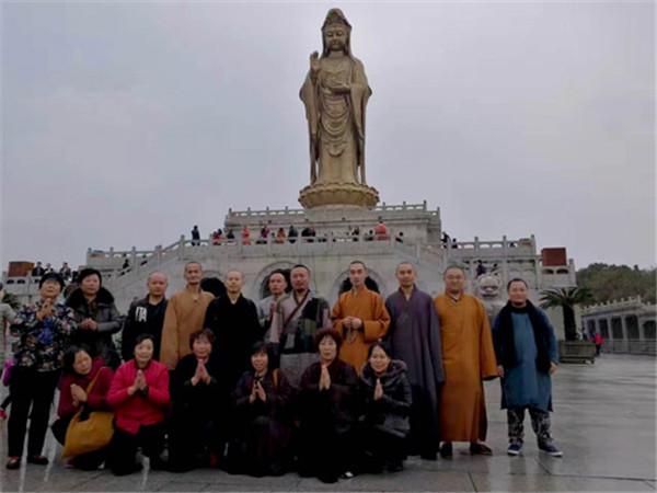 "风中菩提朝圣团"朝拜普陀山