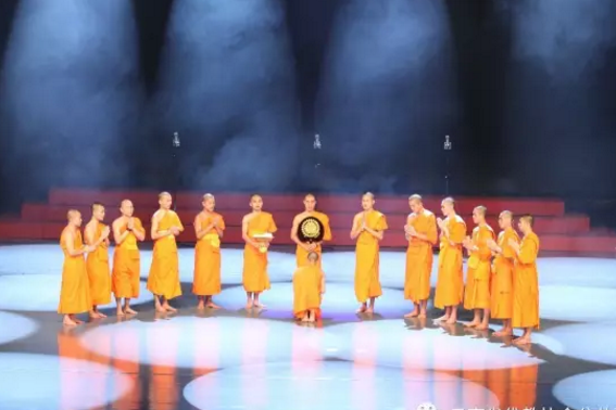 视频赏析：南传佛教日常行仪《佛陀的足迹》