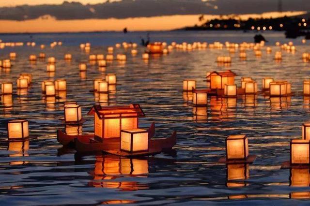 中元节:点一盏河灯，寄一片哀思