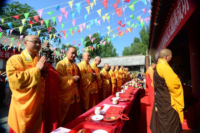 北京延庆县润泽寺举行佛像开光暨颁证庆典法会