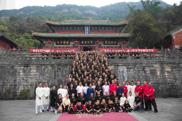 导读]此次美国最终拳法联盟夏令营是十堰市武当山机场开通以来第一