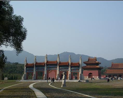 这样的埋葬规格在中国历史上绝无仅有,这就是康熙皇帝的景陵