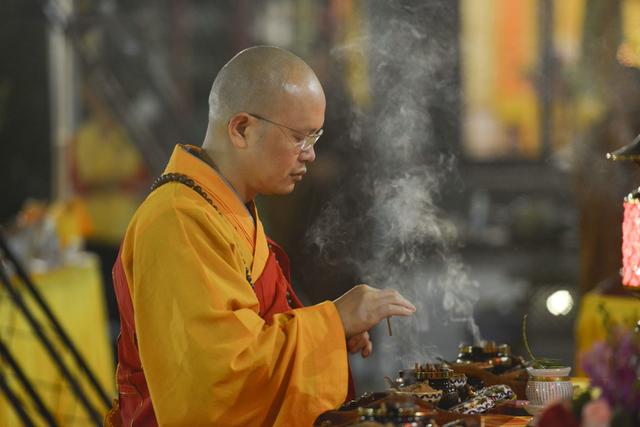 首座果慧法师主法(来源:珠海普陀寺)