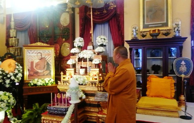 印顺 谒拜已故 僧王苏瓦塔那摩诃