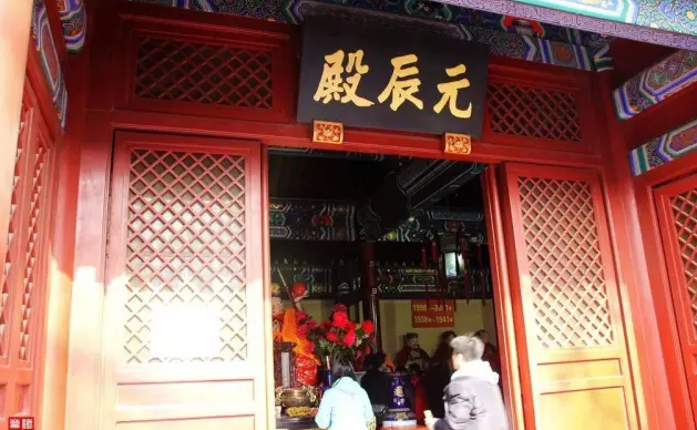 骑驴逛白云观庙会 你说新鲜不新鲜