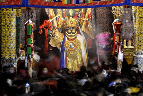 藏民族迎来传统节日"吉祥天女节"(藏语为"白拉姆"节)(资料图)