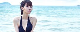 叶梓萱最新沙滩泳装写真
