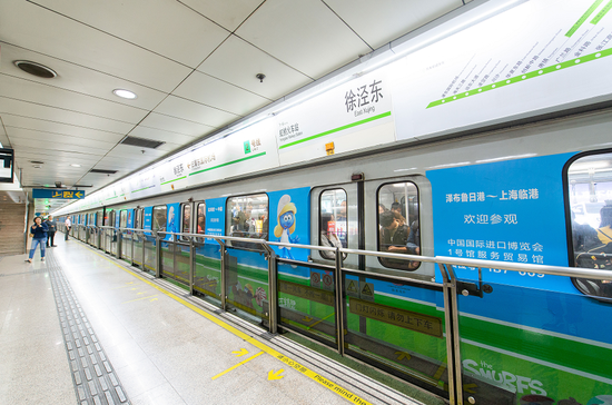 中比主题地铁列车在沪首发 车身卡通形象成亮点